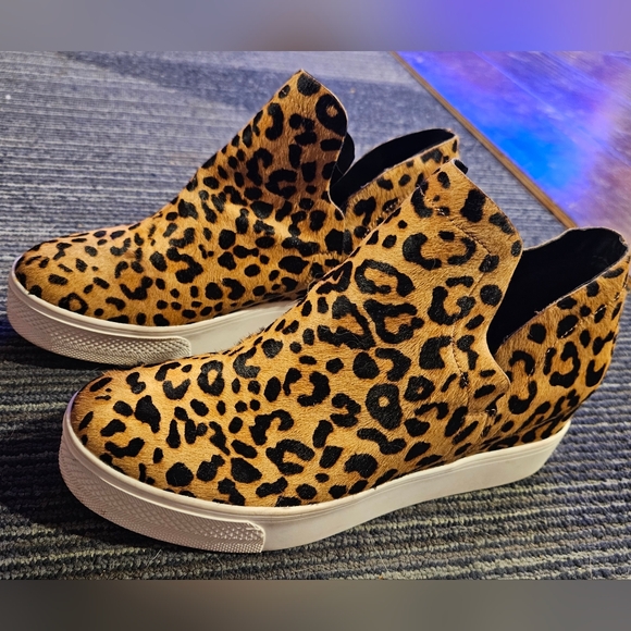 SLIP-ON Sneaker Wedge Size 8 STEVE MADDEN-WRANGLER L LEATHER Cow hair Leopard - Picture 2 of 6